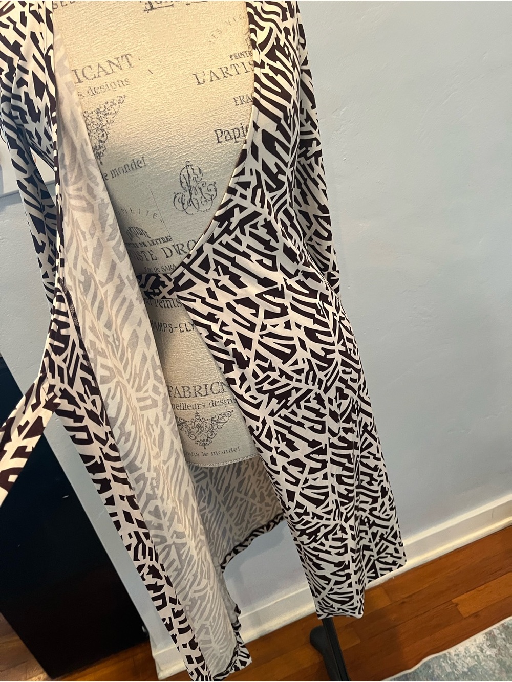 Diane Von Furstenberg Wrap Dress Size 2 - Picture 9 of 10